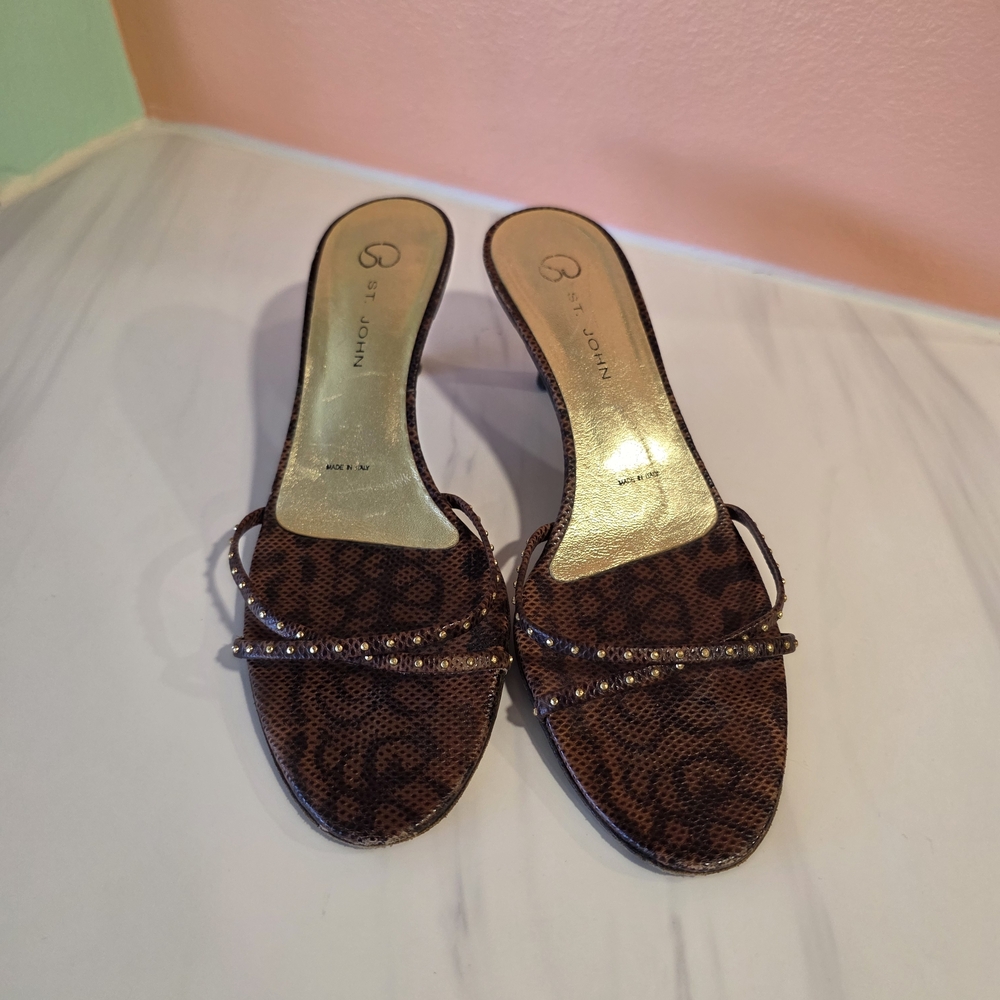 St. John Brown Kitten Heels 7 Italian Snakeskin Patterned Studded Brown Sandals - Picture 3 of 16